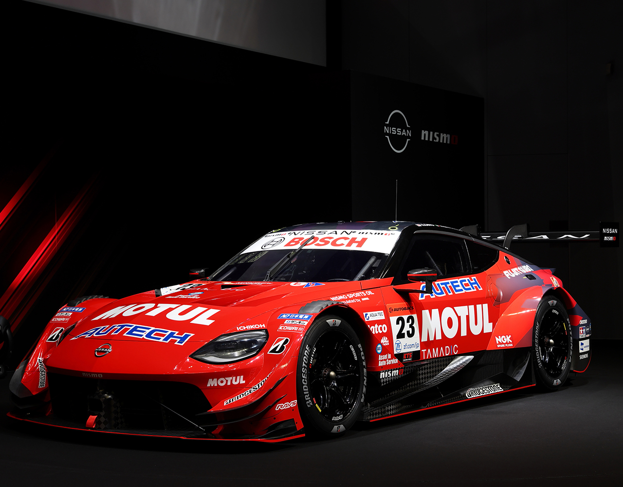 SUPER GT 2024 GT500 23号車 モチュールオーテックZの斜め前からの画像